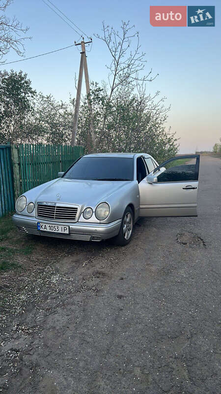 Седан Mercedes-Benz E-Class 1997 в 