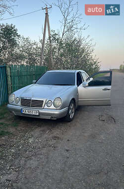 Седан Mercedes-Benz E-Class 1997 в 