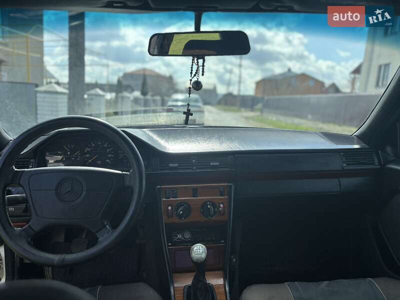 Седан Mercedes-Benz E-Class 1995 в Рогатині