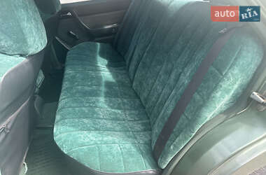 Седан Mercedes-Benz E-Class 1989 в 