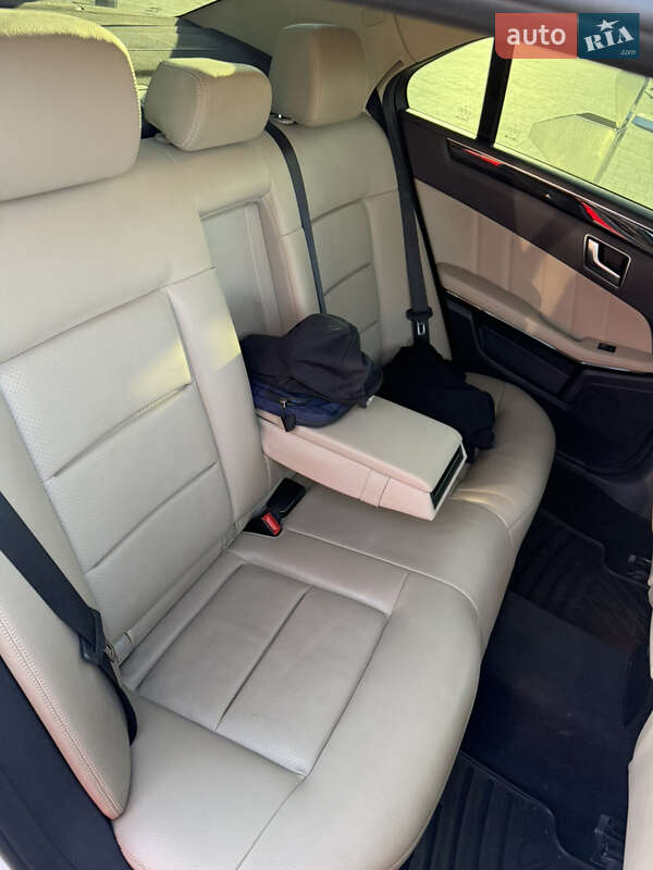 Седан Mercedes-Benz E-Class 2012 в Хусті
