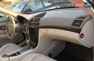 Седан Mercedes-Benz E-Class 2002 в 