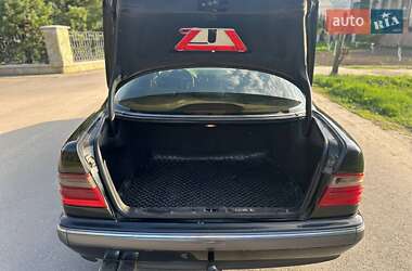 Седан Mercedes-Benz E-Class 2000 в 