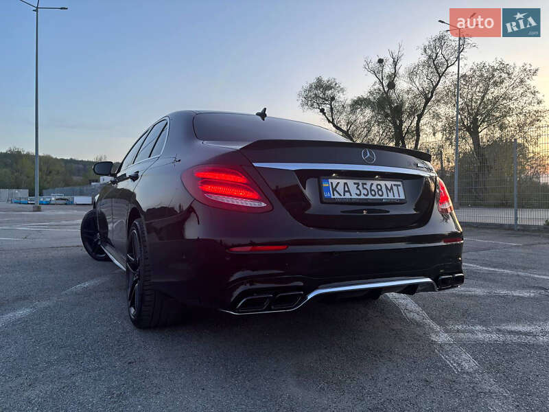 Седан Mercedes-Benz E-Class 2016 в 