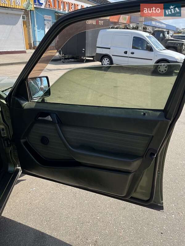Седан Mercedes-Benz E-Class 1986 в Смілі