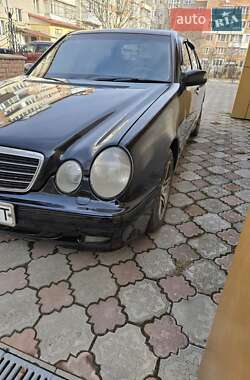 Седан Mercedes-Benz E-Class 2001 в 