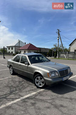 Седан Mercedes-Benz E-Class 1992 в 