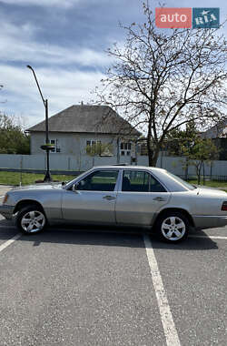 Седан Mercedes-Benz E-Class 1992 в 