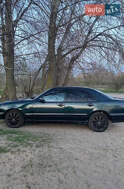 Седан Mercedes-Benz E-Class 1996 в Киеве