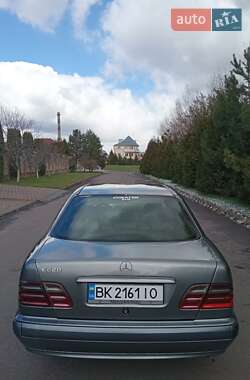 Седан Mercedes-Benz E-Class 2000 в 