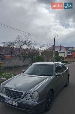 Седан Mercedes-Benz E-Class 2000 в 