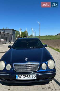 Седан Mercedes-Benz E-Class 2001 в Городке