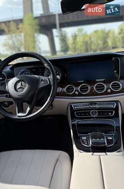Седан Mercedes-Benz E-Class 2017 в 