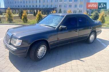 Седан Mercedes-Benz E-Class 1990 в 