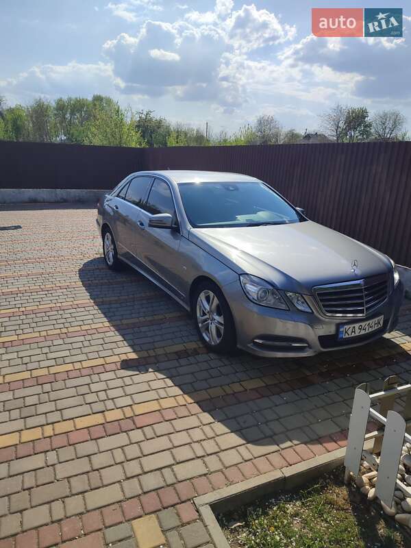 Седан Mercedes-Benz E-Class 2011 в 