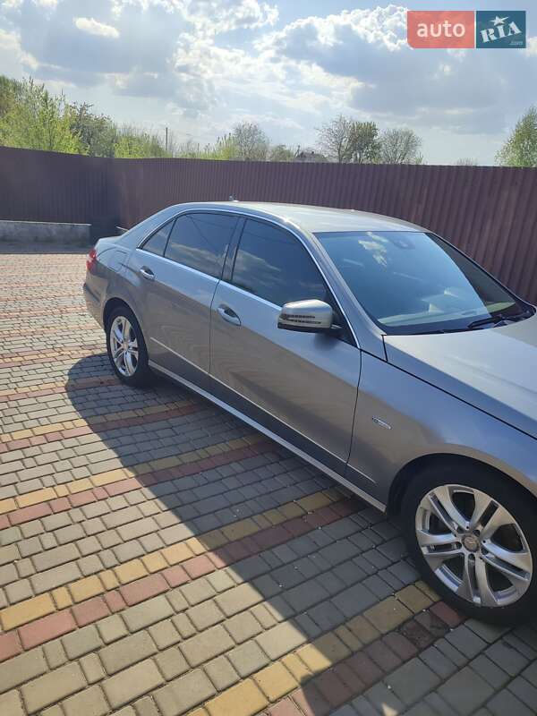Седан Mercedes-Benz E-Class 2011 в Борисполе