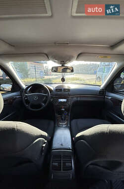 Седан Mercedes-Benz E-Class 2004 в 