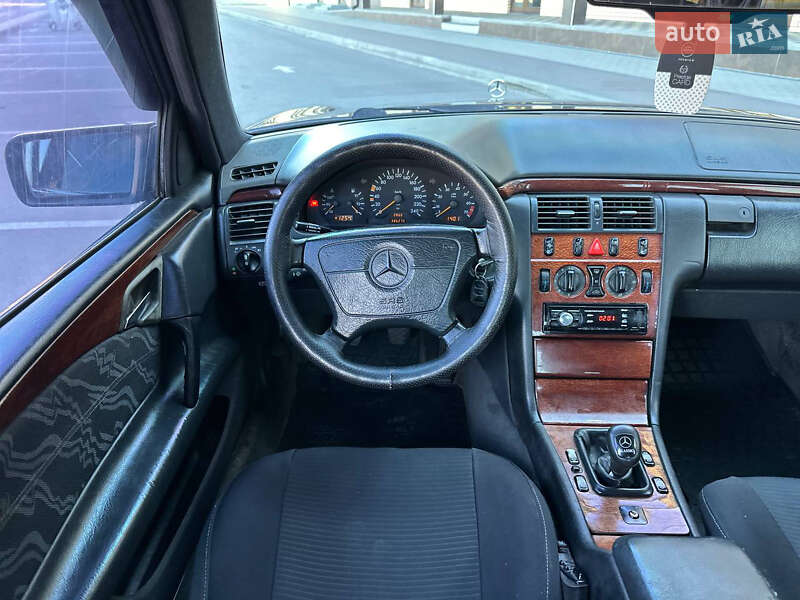 Седан Mercedes-Benz E-Class 1996 в Белой Церкви