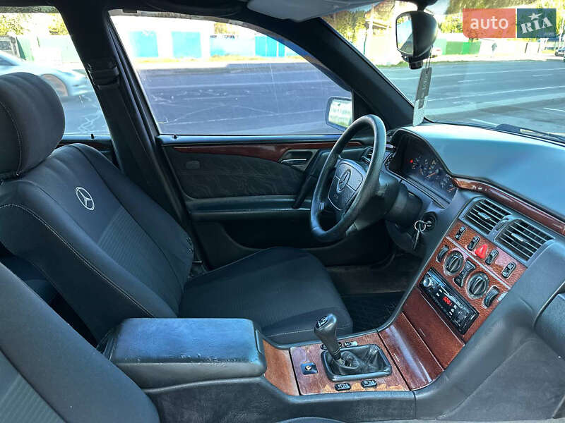 Седан Mercedes-Benz E-Class 1996 в Белой Церкви