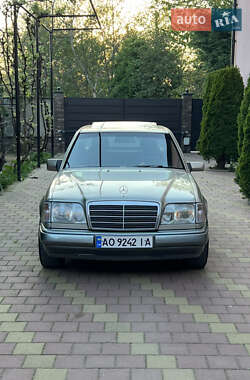 Седан Mercedes-Benz E-Class 1992 в 