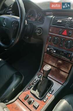 Седан Mercedes-Benz E-Class 2001 в 
