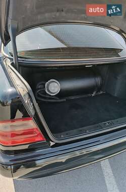 Седан Mercedes-Benz E-Class 2001 в 