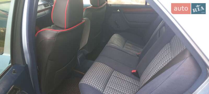 Седан Mercedes-Benz E-Class 1990 в Катюжанке