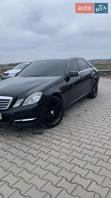 Седан Mercedes-Benz E-Class 2012 в Хмельницькому