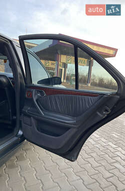 Седан Mercedes-Benz E-Class 2000 в 
