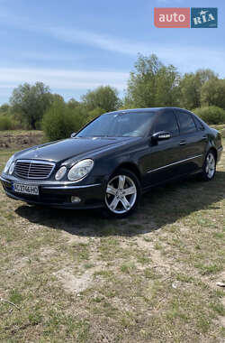Седан Mercedes-Benz E-Class 2004 в Вараше