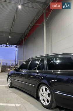 Універсал Mercedes-Benz E-Class 2001 в 