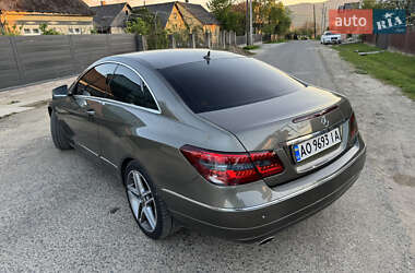 Купе Mercedes-Benz E-Class 2011 в 