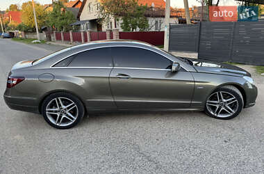 Купе Mercedes-Benz E-Class 2011 в 