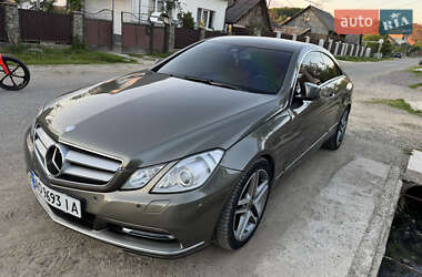 Купе Mercedes-Benz E-Class 2011 в 