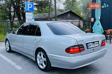Седан Mercedes-Benz E-Class 2000 в 