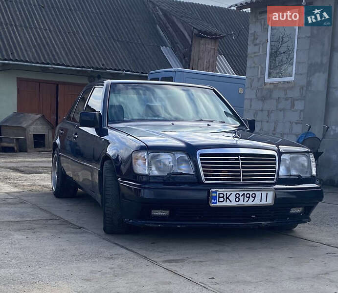 Седан Mercedes-Benz E-Class 1987 в 