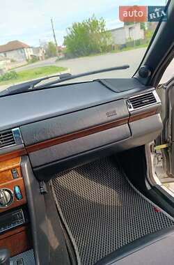 Купе Mercedes-Benz E-Class 1993 в 