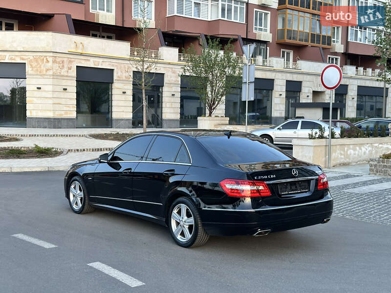 Седан Mercedes-Benz E-Class 2012 в Умані