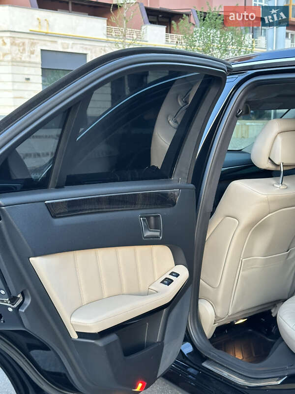Седан Mercedes-Benz E-Class 2012 в Умані
