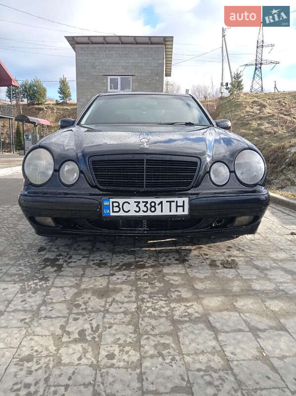 Седан Mercedes-Benz E-Class 2001 в Турці