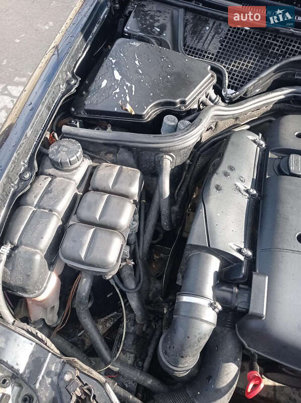 Седан Mercedes-Benz E-Class 2001 в Турці