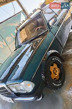 Седан Mercedes-Benz E-Class 1980 в 