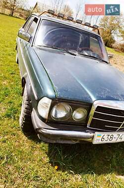 Седан Mercedes-Benz E-Class 1980 в 