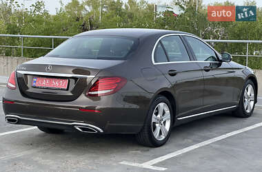 Седан Mercedes-Benz E-Class 2017 в 