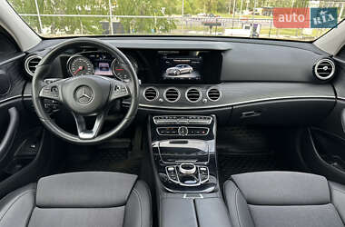 Седан Mercedes-Benz E-Class 2017 в 