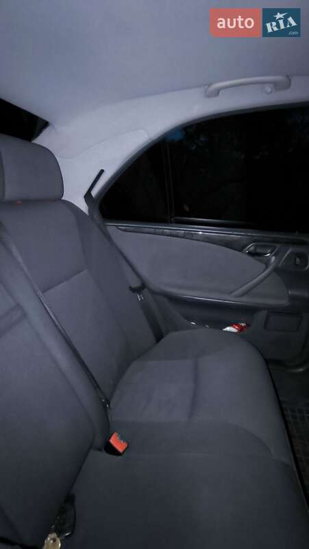 Седан Mercedes-Benz E-Class 2001 в Бориславе