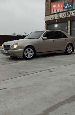 Седан Mercedes-Benz E-Class 1997 в Львове