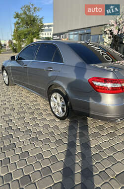 Седан Mercedes-Benz E-Class 2011 в 