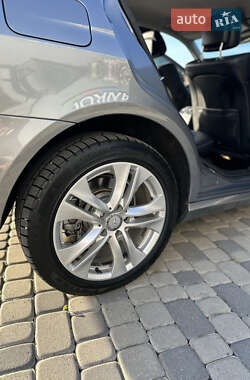 Седан Mercedes-Benz E-Class 2011 в 