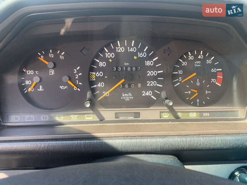 Седан Mercedes-Benz E-Class 1987 в Львові